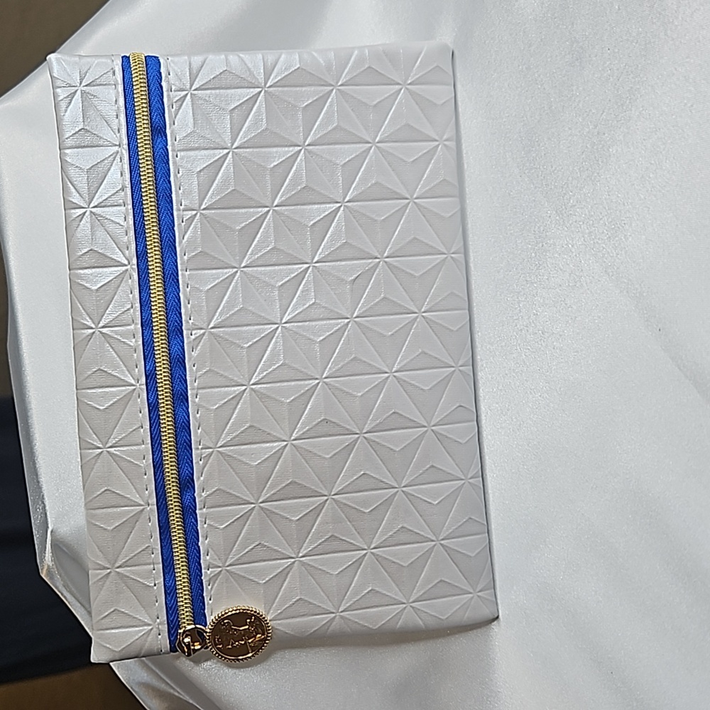 ipsy Makeup Case White Metallic and Blue Zippered